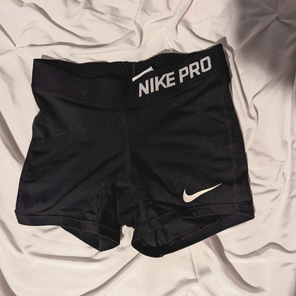 Black Nike compression shorts. 3" seam. Size Xs?